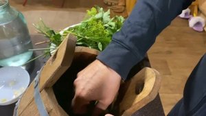 Огурцы в дубовой кадке