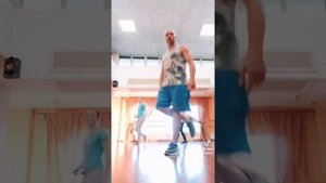 САМОЕ ПРОСТОЕ ДВИЖЕНИЕ НОГАМИ КИК ВАРИАЦИЯ ШАФЛ УРОКИ ТАНЦЕВ ИЗ ТИК ТОК ТРЕНДОВ 2021.