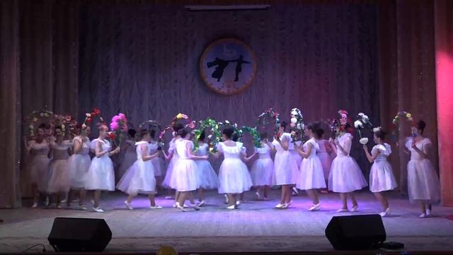 "Вальс цветов". Образцовый ансамбль танца "Грация", руководитель Байтуганова Г.Ш. смотреть онлайн