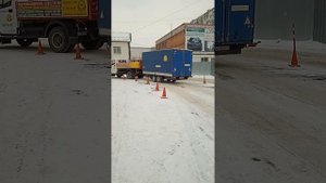 Учимся на Категорию "СЕ", заезд в гараж под 90°