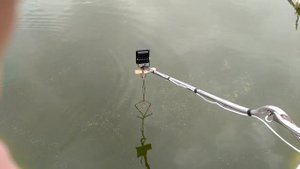 КОРМУШКА ДЛЯ РЫБЫ В ИСКУССТВЕННОМ ВОДОЁМЕ!