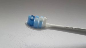 Демонстрация работы зубной щетки Philips Sonicare CleanCare+ HX3292/28