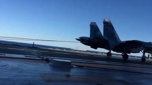 Посадка Су-33 на палубу Авианосца «Адмирал Кузнецов» (slowmo)