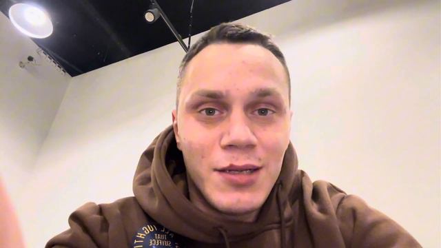 Корней Тарасов обокрали с братом склад кроссовок и устроили дедовщину в детском лагере .. жесть