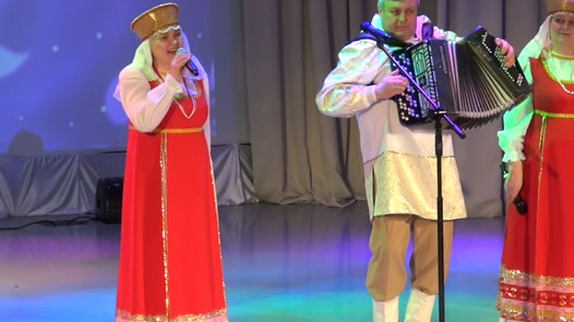 Поёт народный вокальный коллектив "Играй, гармонь!" смотреть онлайн