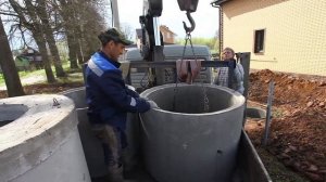 Строительство септика для частного дома из бетонных колец.