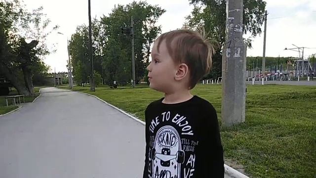 Крутой маневровый тепловоз в Каменске-Уральском смотреть онлайн