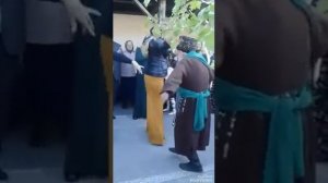 Старик танцует чеченский танец