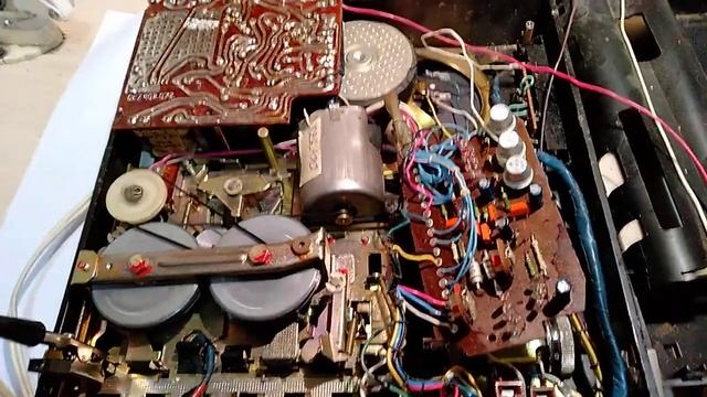 Кассетный магнитофон Ритм-301. Лентопротяжный механизм. смотреть онлайн