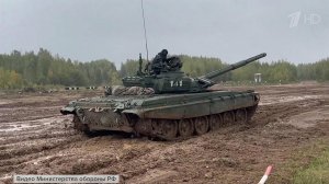 На подмосковном полигоне "Алабино" идут занятия по вождению танков и БМП