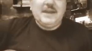 На меня надвигается по стене таракан (На другой мотив)