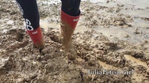 Julia wears her HUNTER BOOTS in DEEP MUD