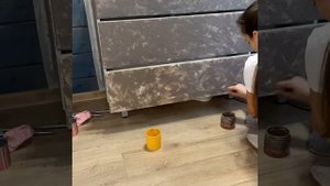 Перекрасить тумбу в ванной легко.