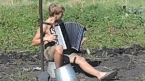 Маленький мальчик играет на баяне, Russian Harmonica, accordion №4