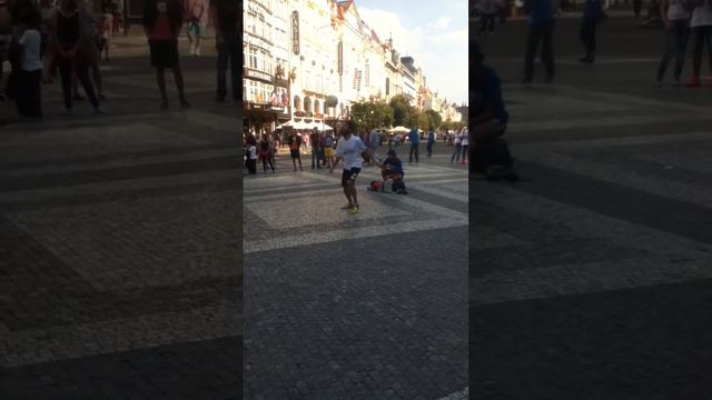 Футбольный фристайл в Праге. Football freestyle