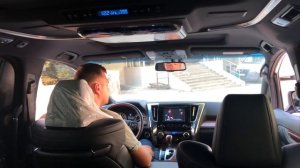 Toyota Alphard - большой потолочный монитор