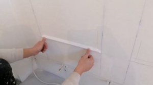 Обрезать углы багета на стенах