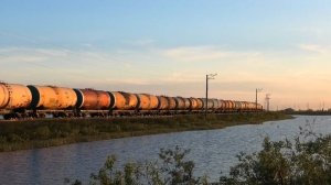 Эксклюзив! ТЭ3-5514 с грузовым поездом и приветливой бригадой