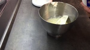 Крем чиз. Базовый рецепт крема для выравнивания торта