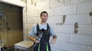 КАК СВОИМИ РУКАМИ СДЕЛАТЬ ШТРОБУ В ГАЗОБЕТОНЕ ПОД ЭЛЕКТРОПРОВОДКУ БЕЗ ШТРОБОРЕЗА И ПЫЛИ
