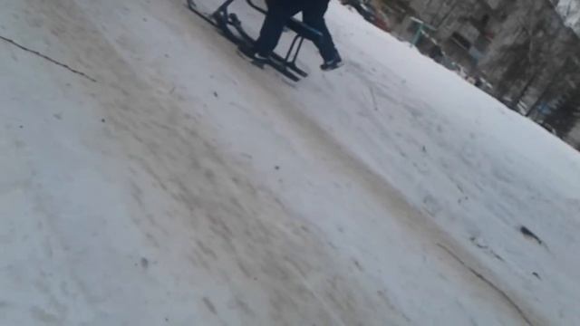 Дрифт на снегокате с Владом смотреть онлайн