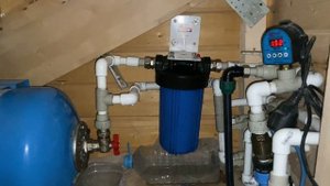 Прокладываем коммуникации по дому и участку. Устанавливаем септик.