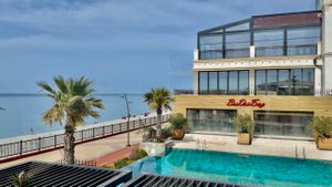Имеретинская набережная. Завтрак в ресторане Mare d'Amore. Дельфины. Сириус. Адлер. Сочи. 03.04.2024