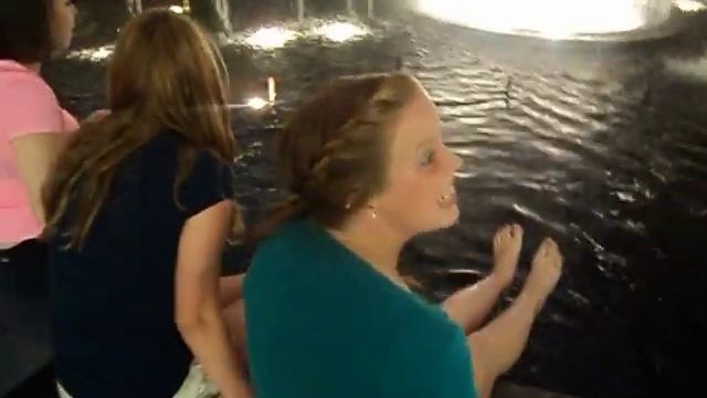 Challenge #2: SWIM IN THE WATER FOUNTAIN AT THE MALL смотреть онлайн