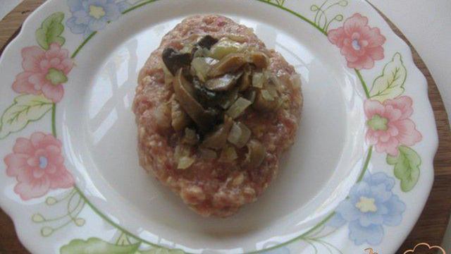 Мясные зразы с грибами