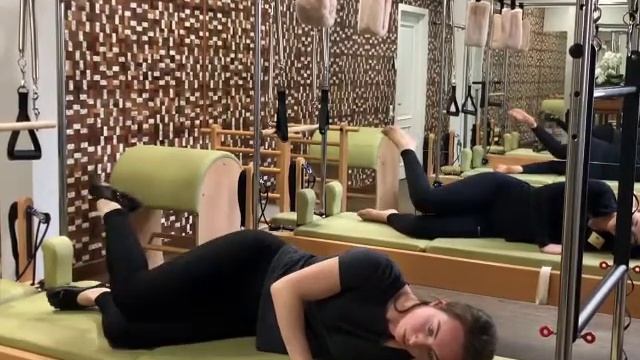 Сплит тренировка Пилатес в студии "Посольство красоты"