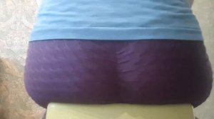 Большая попа пробует сладенькое