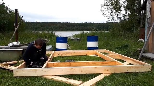 Пристань на бочках Первая серия