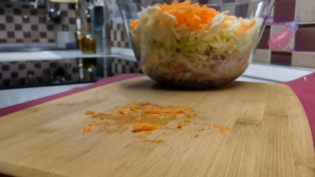 Я просто беру капусту с мясом и готовлю ВКУСНЫЙ УЖИН в духовке. Нравится всей семье!