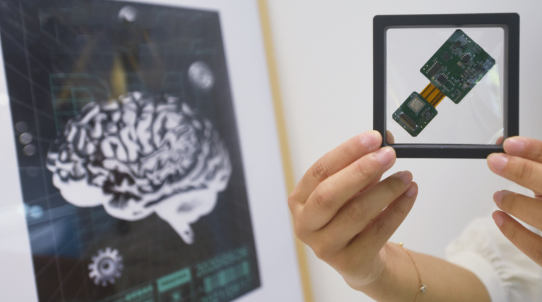 Силой мысли: сможет ли чип Маска объединить мозг человека с компьютером