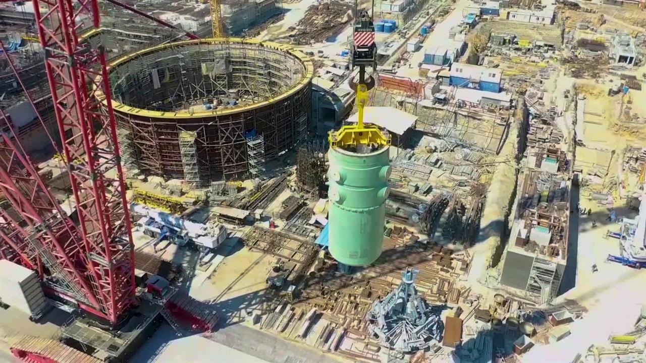 Росатом завершил монтаж корпуса уже второго реактора атомной электростанции "Аккую"