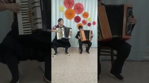 "Ой  лопнул обруч" Укр. нар. песня, анс Пятков Вячеслав 2 кл ДОП Преподаватель: Зайнагабдинова В.Ф.