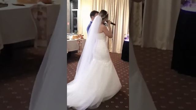 Дуэт жениха и невесты. Незабываемые слова любви спетые для гостей. Артём, Екатерина вы великолепны смотреть онлайн