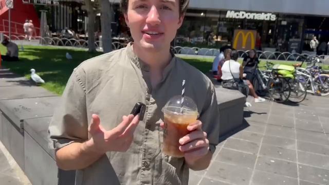 We Tried Fast Food ONLY in Australia смотреть онлайн