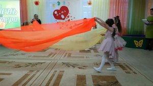 Танец с тканью Аделинка Малинка