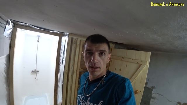 ТЕПЕРЬ В ДУШЕ ГОРЯЧАЯ ВОДА / ЗАКРУЧИВАЕМ БАНКИ НА ЗИМУ / СДЕЛАЛ ДУШ В САУНЕ / 1 ДЕНЬ В ДЕРЕВНЕ смотреть онлайн