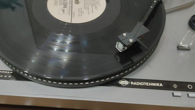 Прoигpыватeль"Рaдиотехника "- "Rаdiotеhnikа Apия-102". Усилитель Радиотехника у101, колонки
