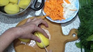 летний, зеленый борщ, со свекольной ботвой и щавелем, на курином бульоне