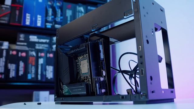 Lian Li and Dancase Absolutely NAILED the A4-H2O! смотреть онлайн