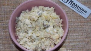 Салат с картошкой, солеными огурцами и курицей гриль