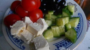 Канапе с маслинами и фетой