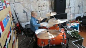 Соло на барабанах - Маленький барабанщик  Илья Варфоломеев 7 лет