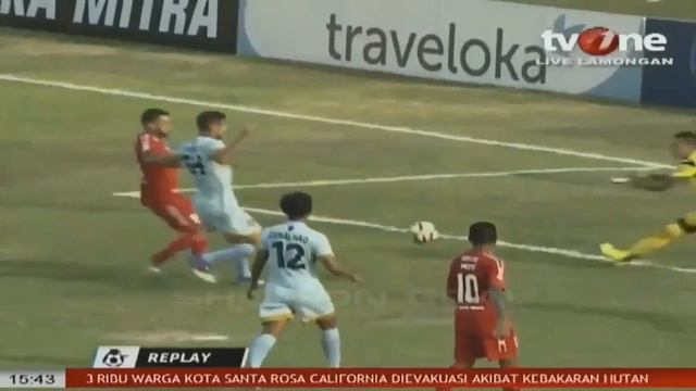 Goalkeeper killed after colliding with teammate on live TV смотреть онлайн