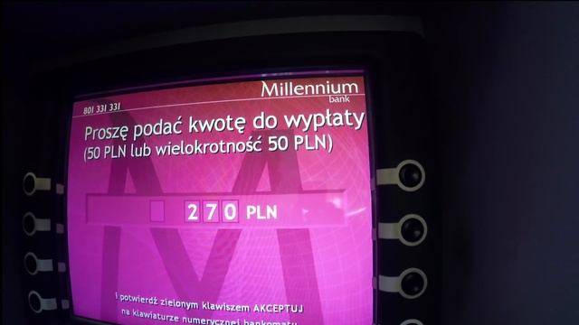 Польша , долгожданная зарплата за полный рабочий месяц , смотрим на банкомате , зарплаты в Европе