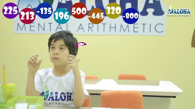 ALOHA Mental Arithmetic. Юная ученица выполняет элементарное для неё задание.