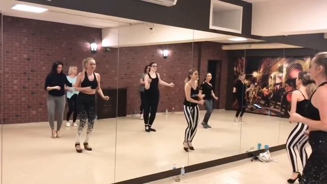 Женский стиль бачата с Мари Шевелевой, Barrio смотреть онлайн